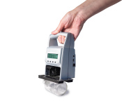 Positionierungshilfe jetStamp990 für gewölbte und sensible Oberflächen